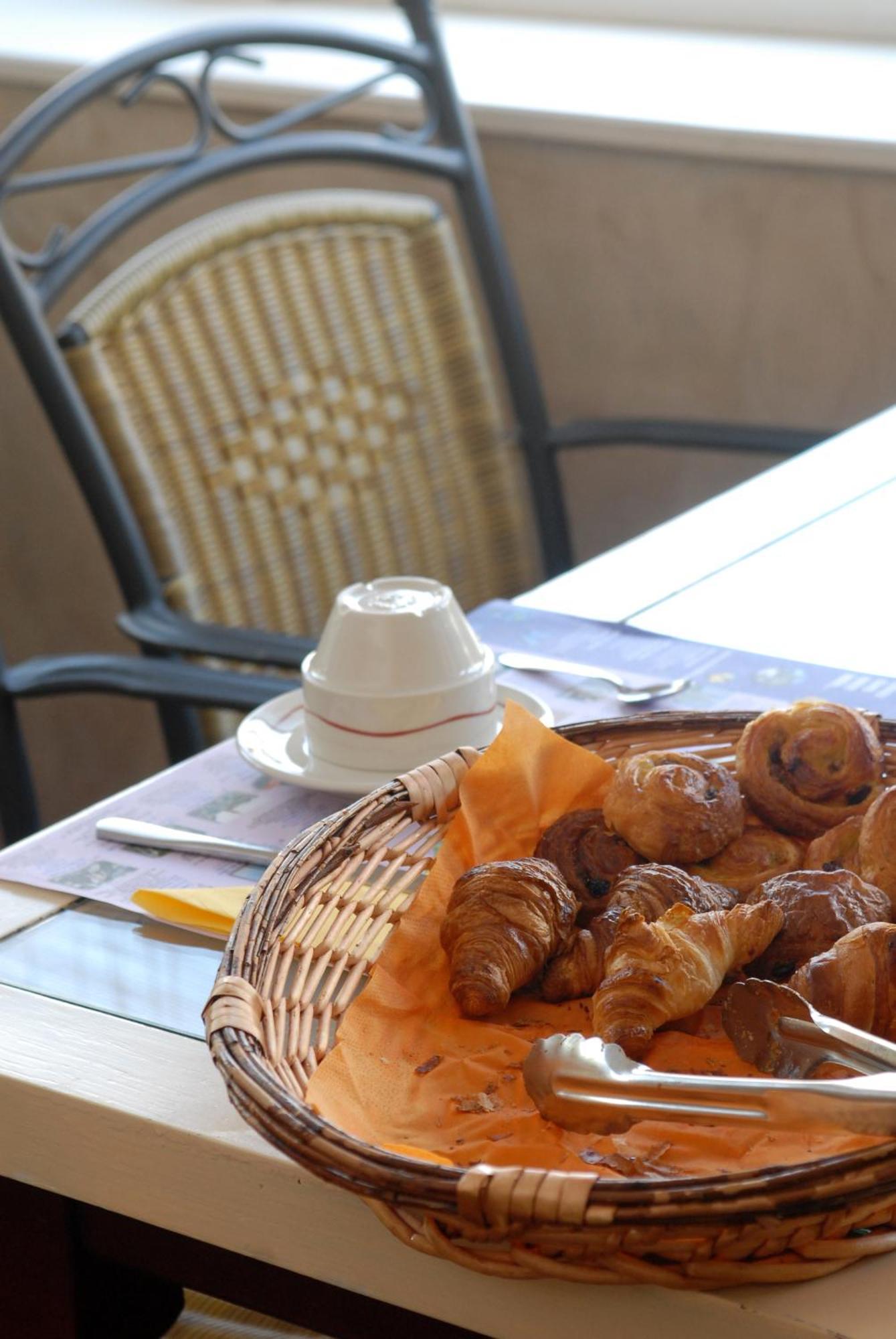 Logis Hotel Les Pages Lunéville Zewnętrze zdjęcie