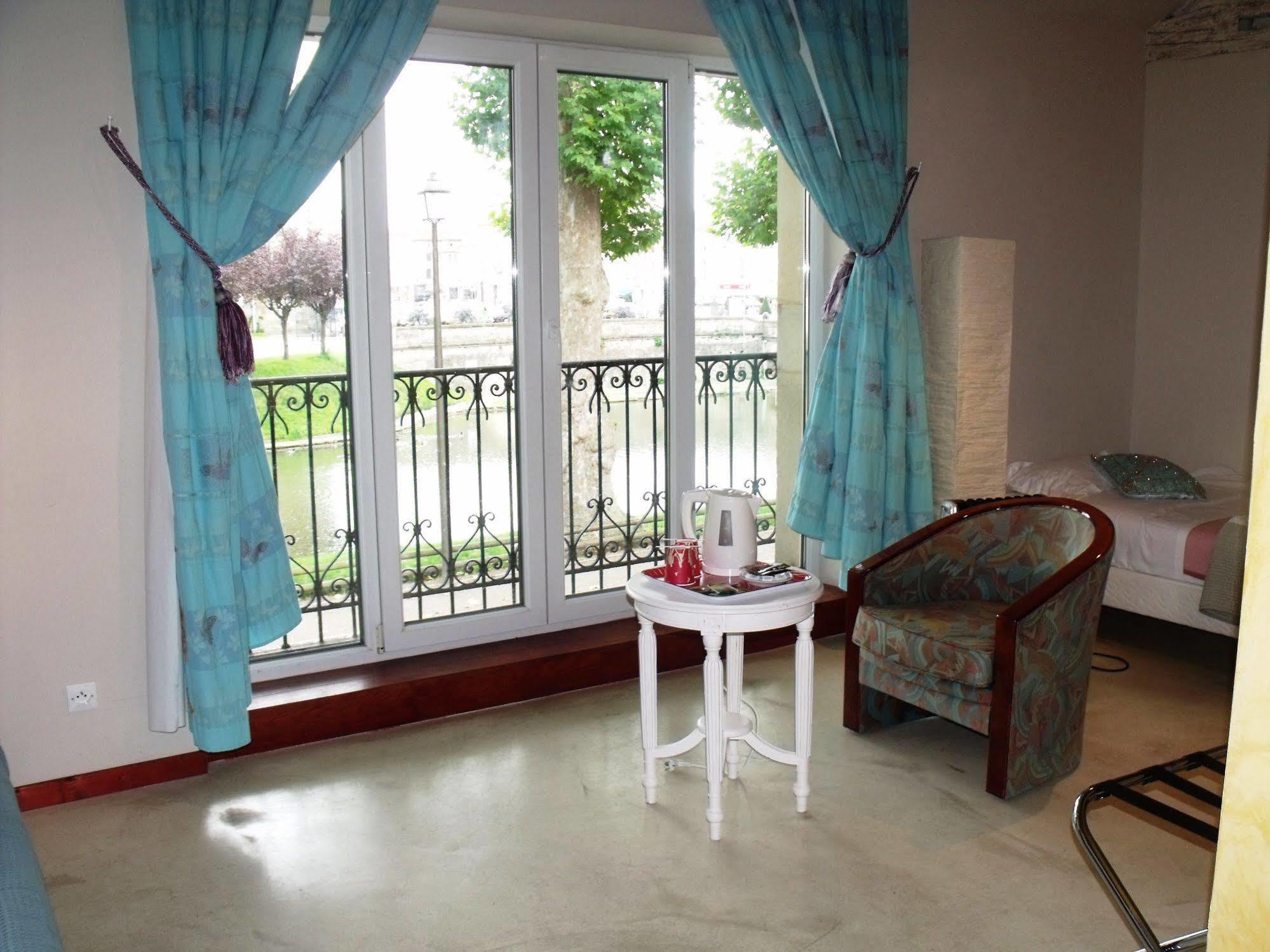 Logis Hotel Les Pages Lunéville Zewnętrze zdjęcie