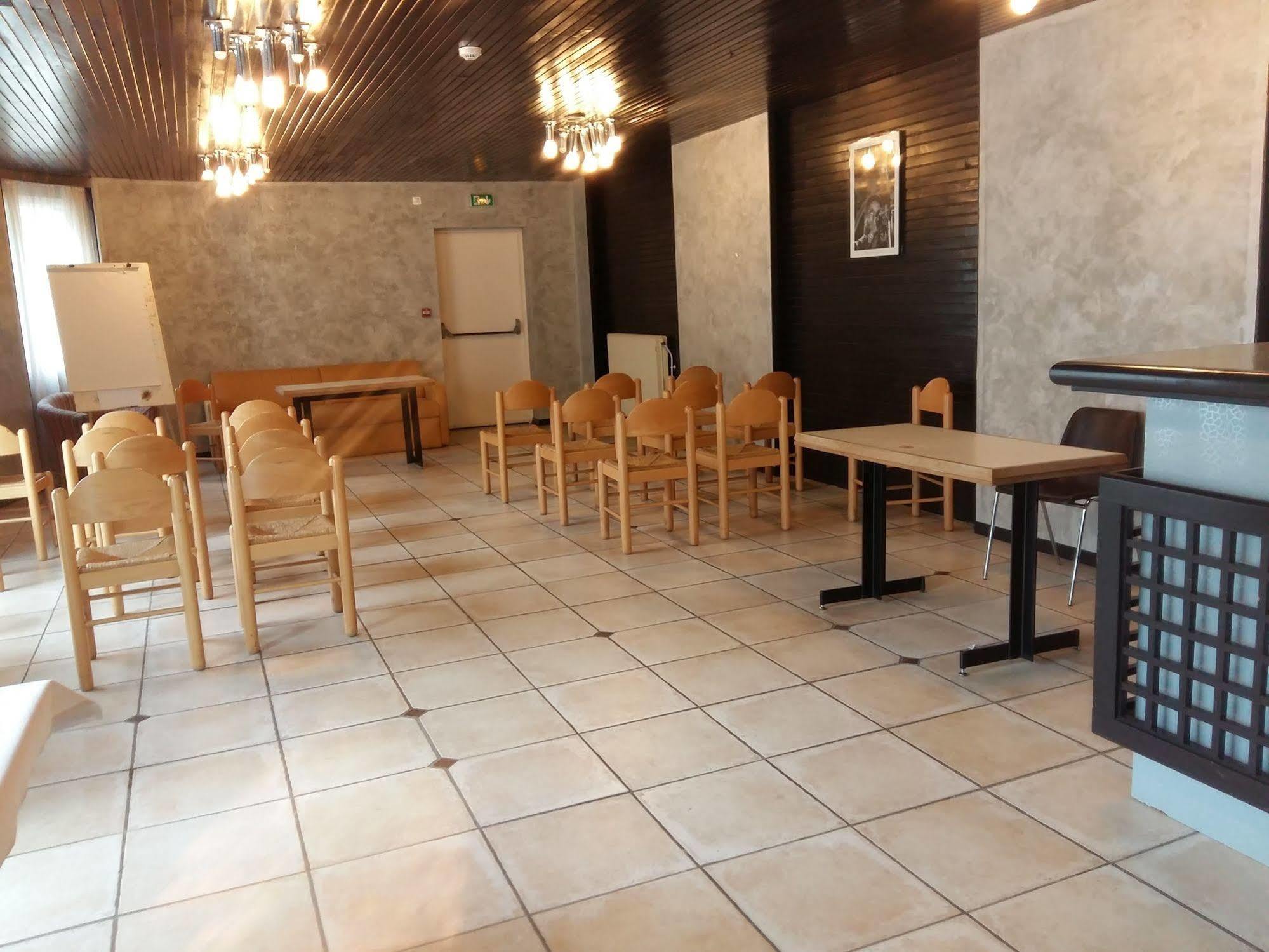 Logis Hotel Les Pages Lunéville Zewnętrze zdjęcie