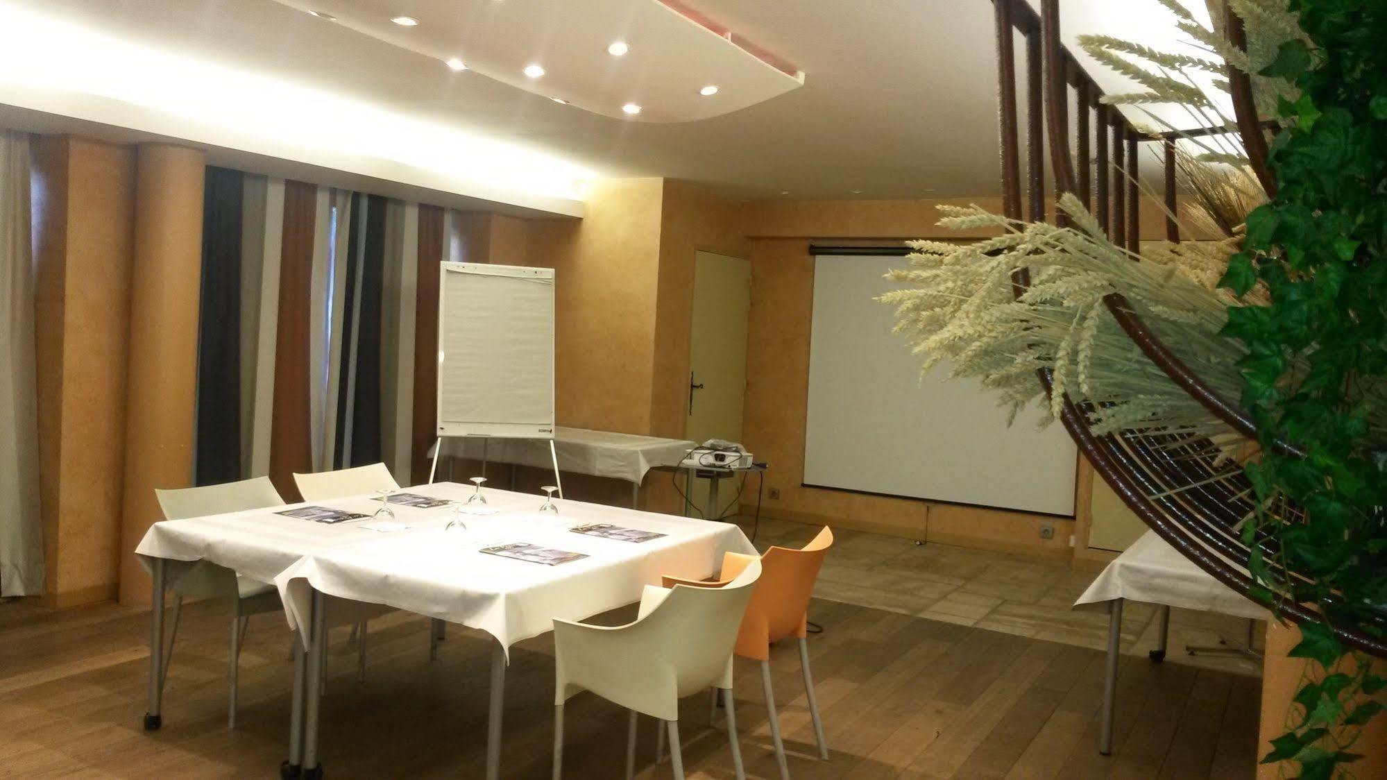Logis Hotel Les Pages Lunéville Zewnętrze zdjęcie
